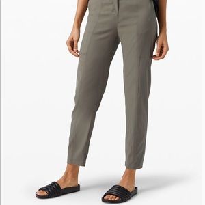 Lululemon crop trousers